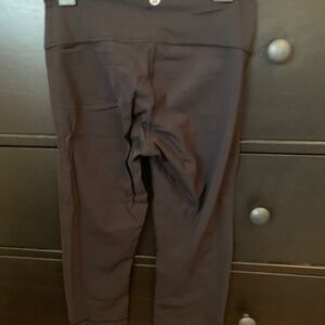 Lululemon black capri leggings